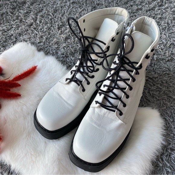 L'INTERVALLE Shoes - L’INTERVALLE White Leather Combat Boots